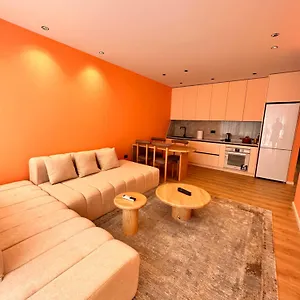 Aia & Appartamento Tirana