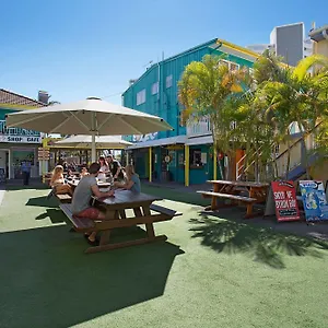 Backpackers In Paradise Under 45's Hostel Gold Coast